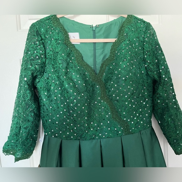 Ball Gown / Formal Dress - Picture 2 of 16